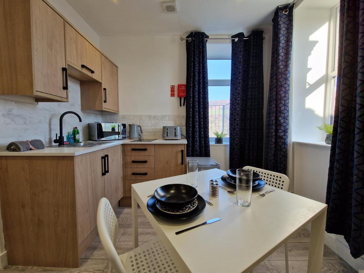 Flat 2, Modern Studio Apartment, Tynte Hotel, Mountain Ash Quakers Yard Exterior foto